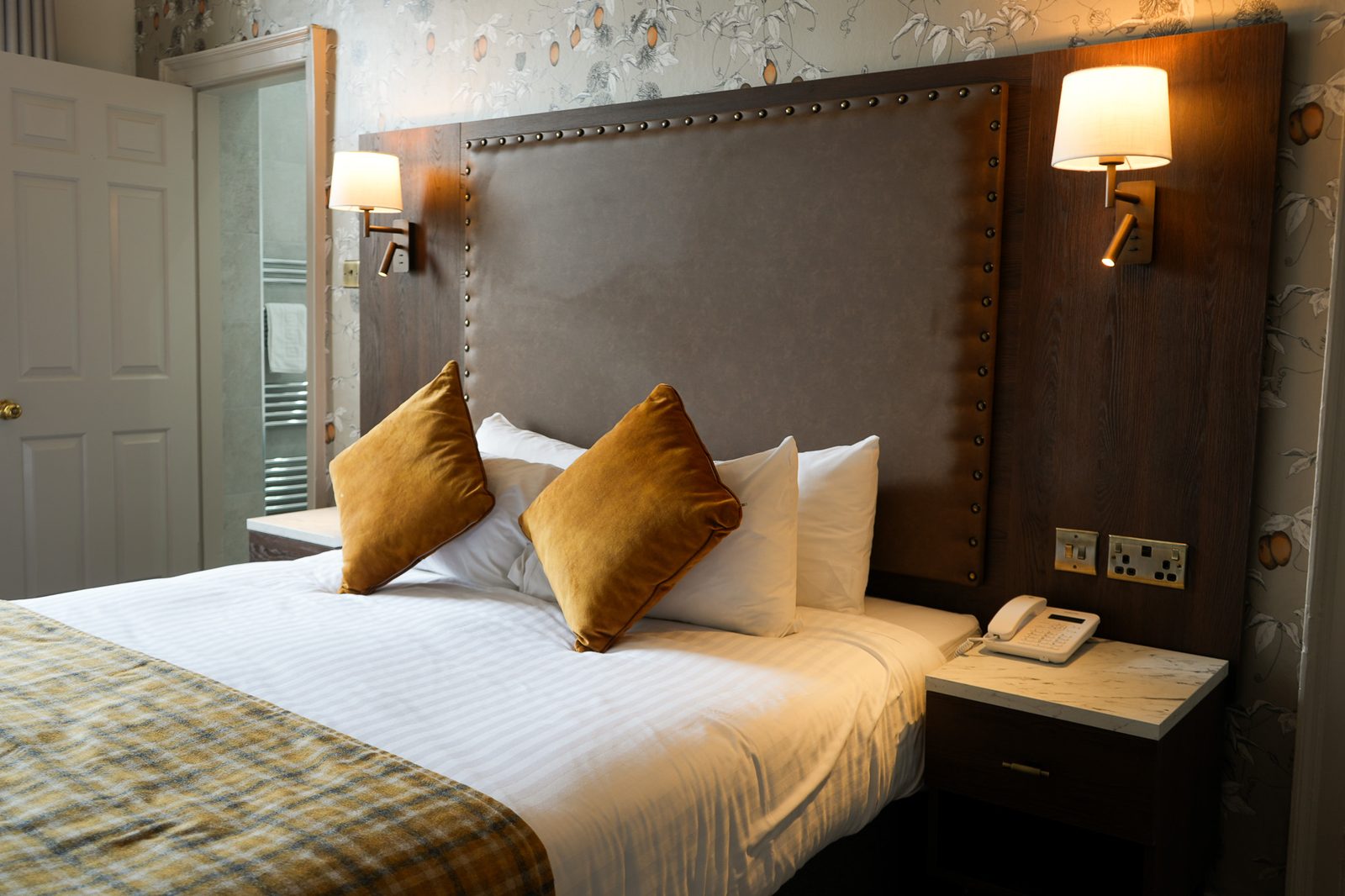 New Town Hotel, photo 4 of 14